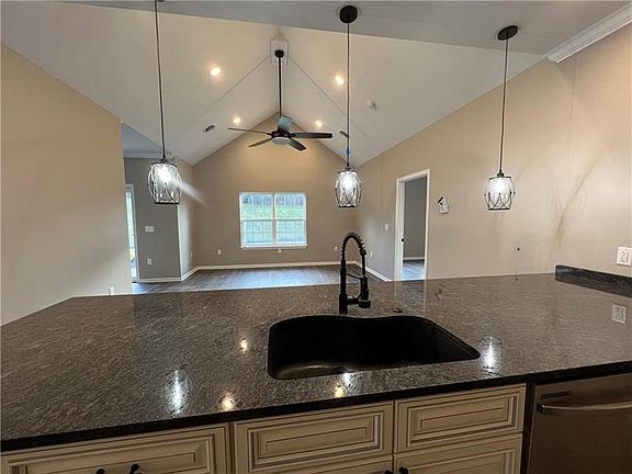 5th image of 171 Clearwater Dr