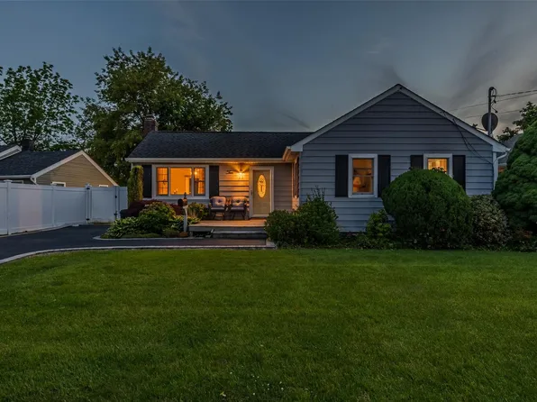 10 Bradish Lane, Babylon, NY 11702