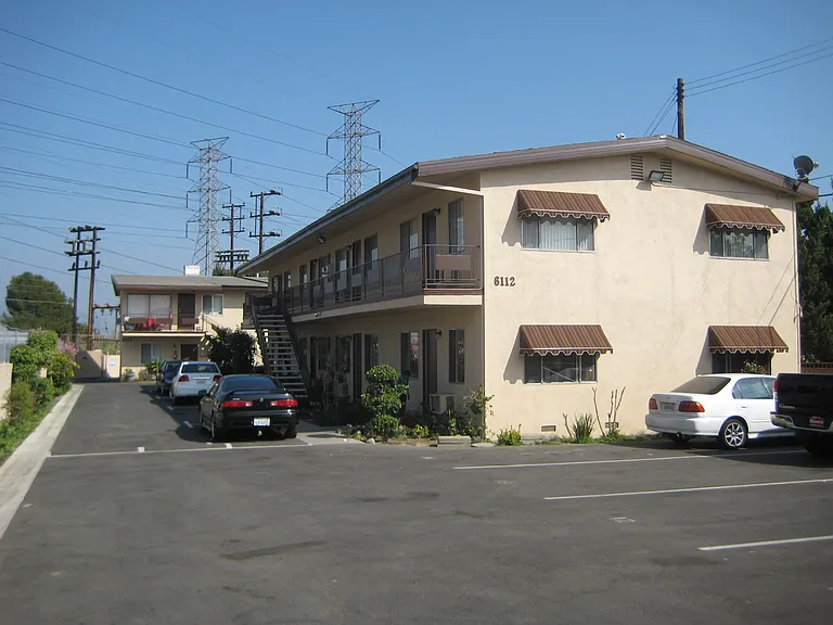 6110 Vineland Ave — Photo 1