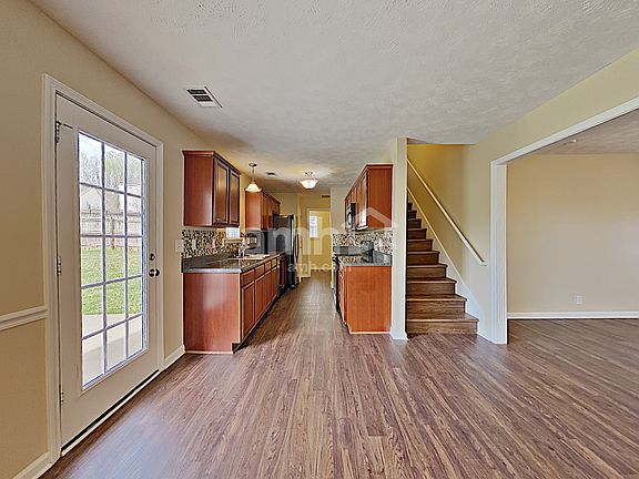 4th image of 105 Tulip Grove Point