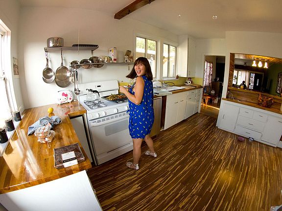 Kitchen + Built-in bar!