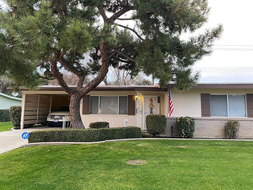 Front with carport