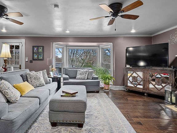 3rd image of 604 4th Ave S