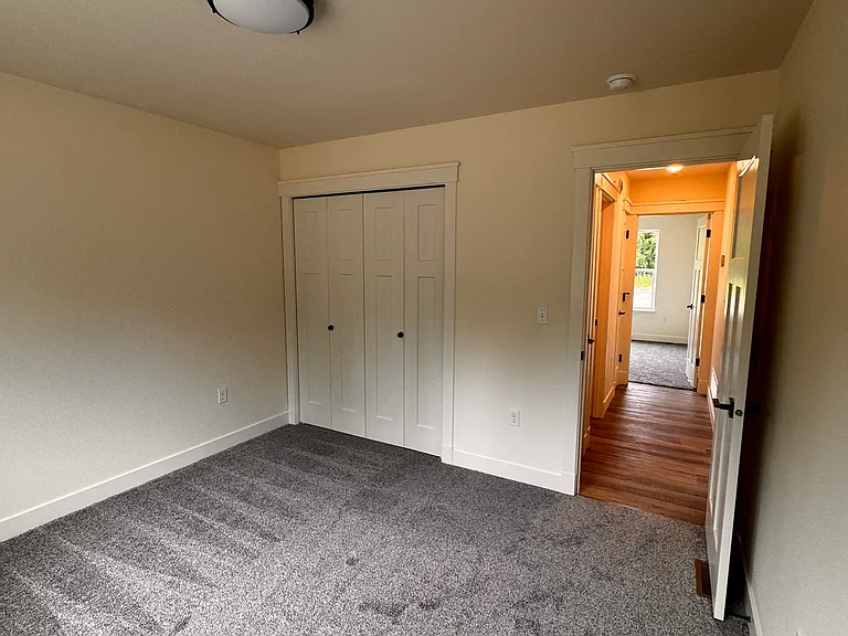2544 N Midland Ave — Photo 16
