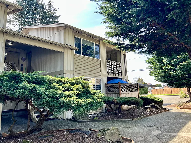 3213 49th Ave NE #3 — Photo 3