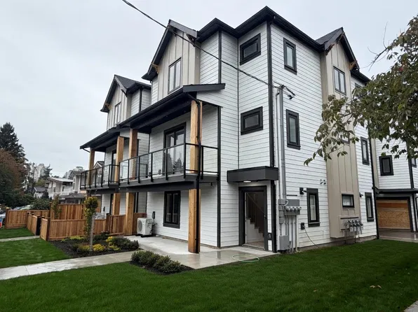 7497 Holly St #2, Burnaby, BC V5E 2C3