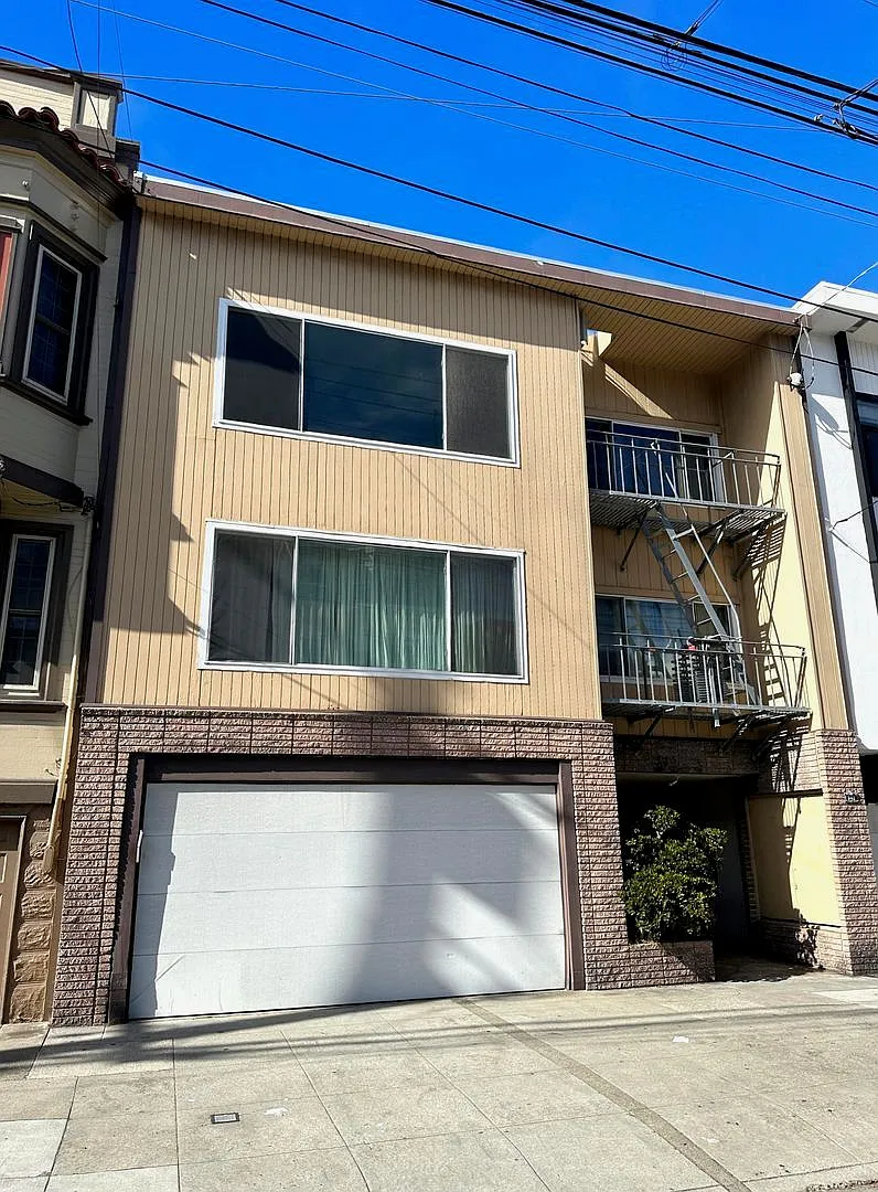 349 2nd Ave — Photo 1
