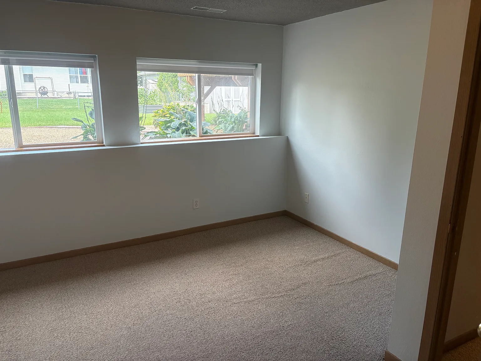 3 bed, 2025 sqft, $2,400 — Photo 4