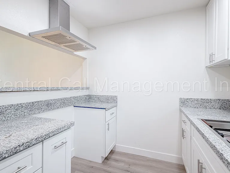 1244 Virginia Ave — Photo 5