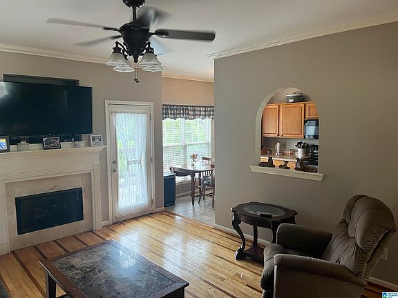 5th image of 160 Candice Ln