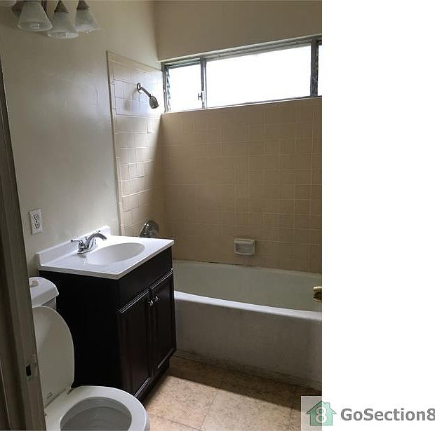 2nd image of 427 Anderwood Ct APT 1