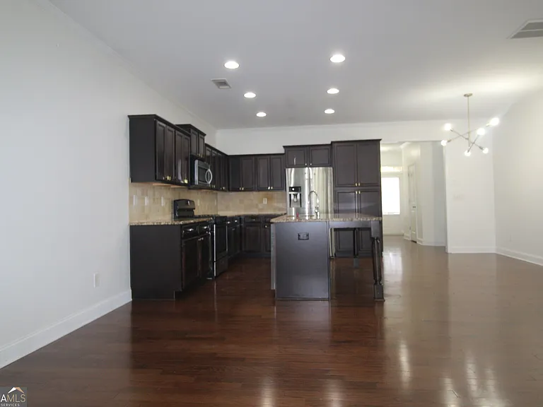 726 Garbrooke Dr — Photo 2