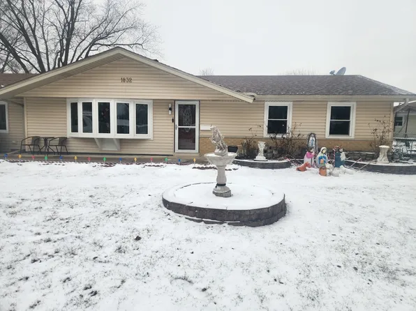 1832 W Weathersfield Way, Schaumburg, IL 60193