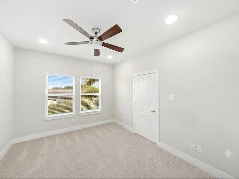 420 W 28th St #D — Photo 25