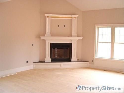 4th image of 180 Mountain Crest Dr