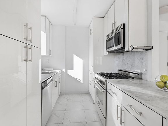 4th image of 322 W 57th St APT 47S