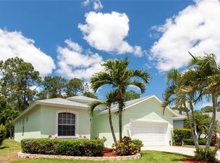 737 Crossfield Cir, Naples, FL 34104