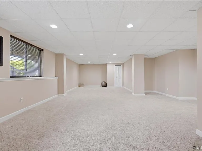 4810 E Stonegate Cir — Photo 42
