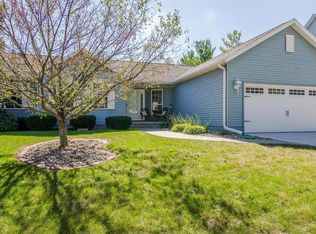 6913 Rockingham Dr SW, Cedar Rapids, IA 52404