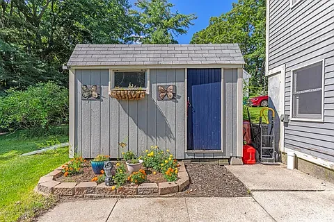 210 Summit St — Photo 26