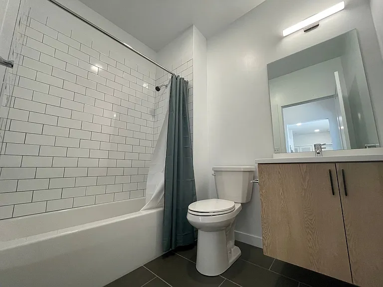 104 Howe St — Photo 64