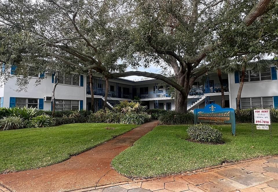 1st image of 800 Beach Dr NE APT 6