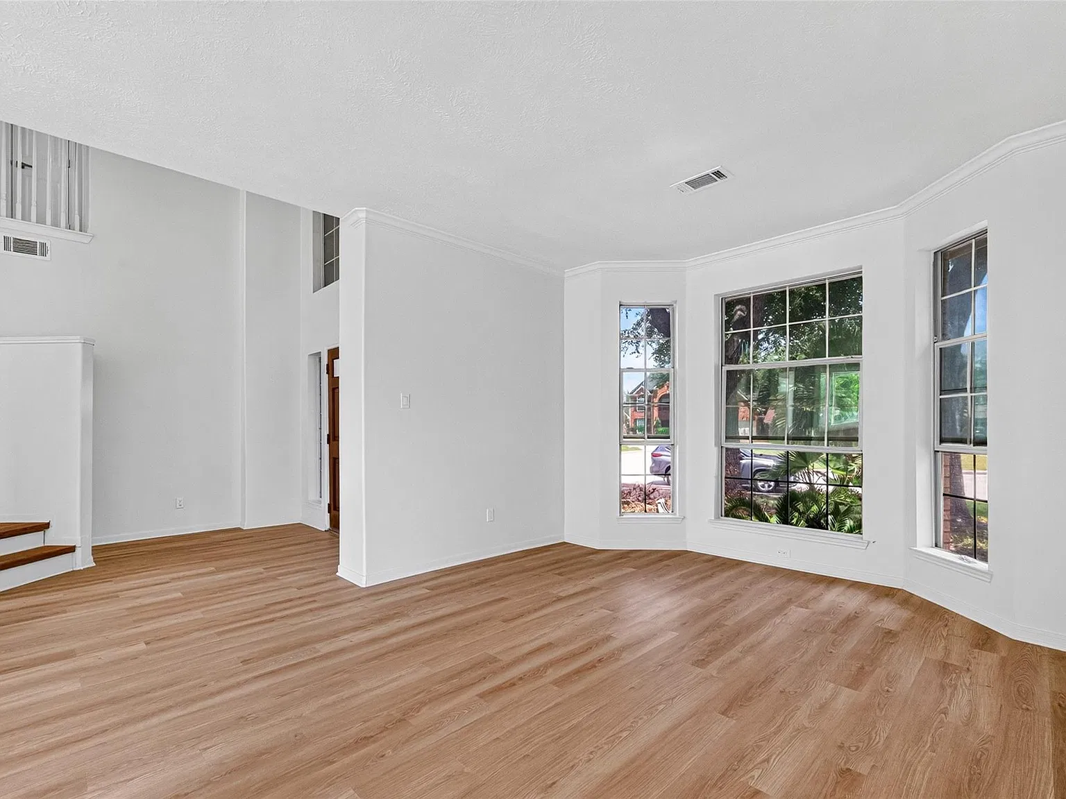 6 bed, 3.5 bath, 3861 sqft, $3,000 — Photo 4