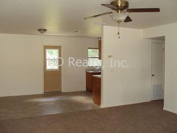 3rd image of 107 Brown Dr
