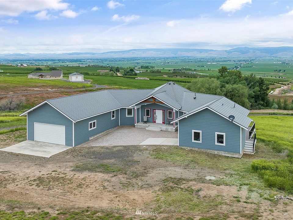 Welcome to 802 Biltmore Dr. located in the Thrall community of Kittitas county.