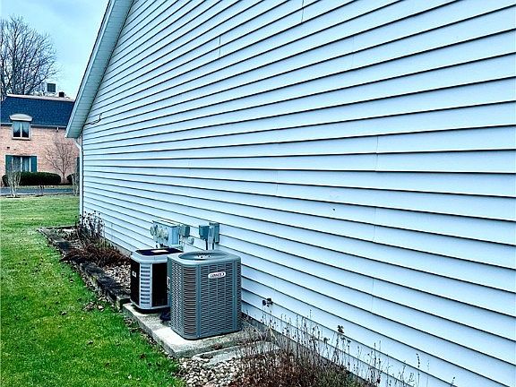 5th image of 1123 Hillcrest Dr