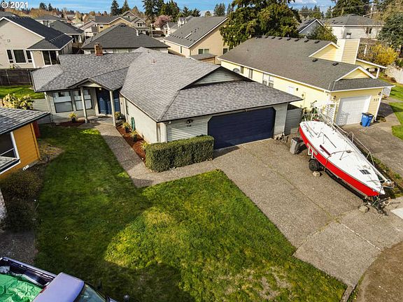 3rd image of 718 NE 161st Ct