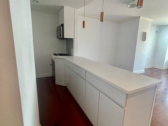 4th image of 160 W 66th St APT 24J