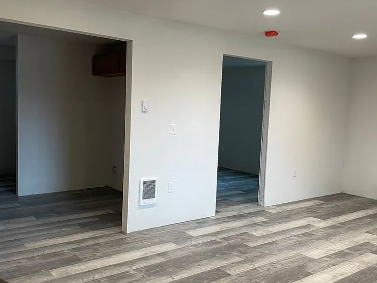 1190 N Mountain View Rd — Photo 3