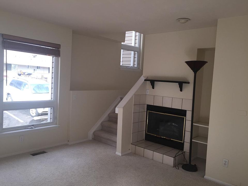 living room/ gas fireplace