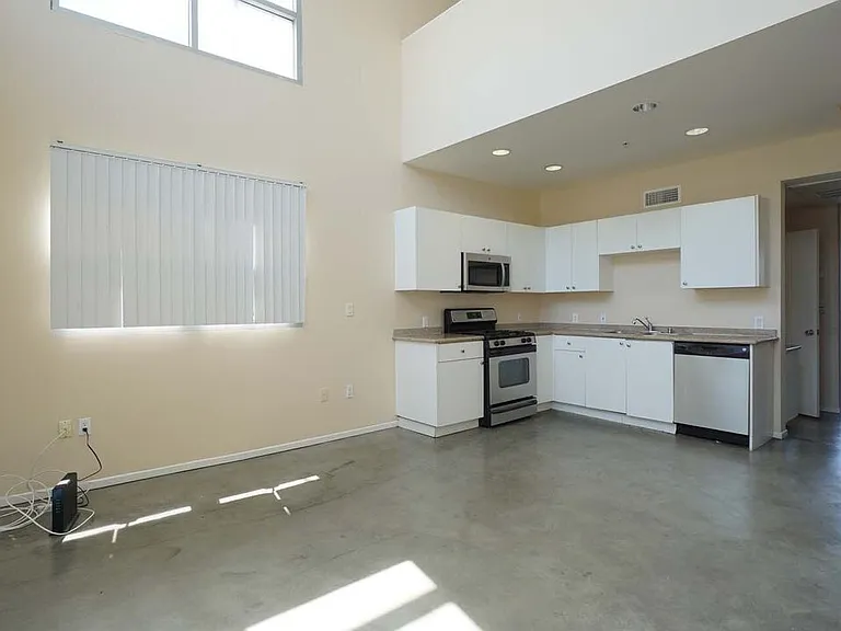 922 W 23rd St #206 — Photo 2
