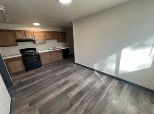 1011 N 2nd St - 12 Plex, Aberdeen, SD 57401