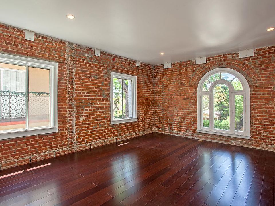 1st image of 1234 N Formosa Ave #5