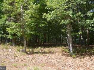 25 Twin Lakes Dr, Berkeley Springs, WV 25411