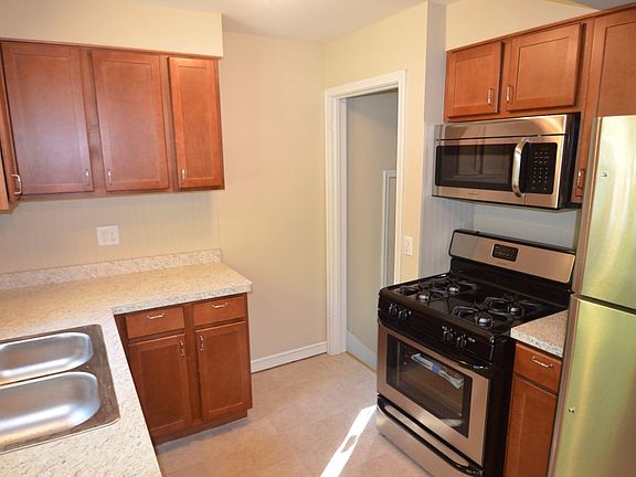 3rd image of 4623 Heights Dr NE