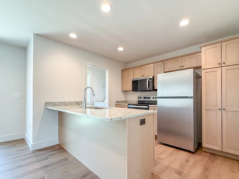 273 Locust St — Photo 6