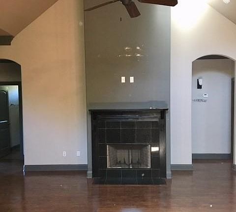 2nd image of 1013 Lancaster Ln