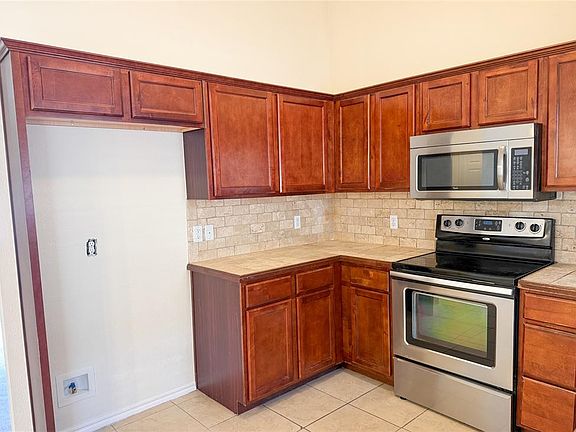 4th image of 2244 NW 199th St