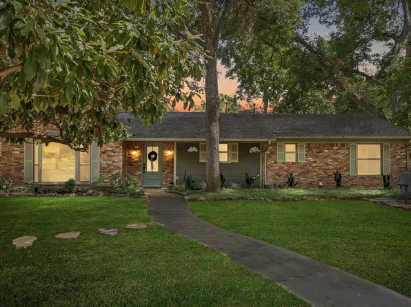 9812 Ravensway Dr, Dallas, TX 75238
