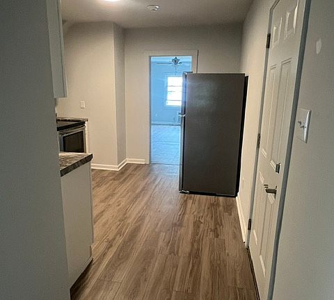 2nd image of 8 Vine St APT 203