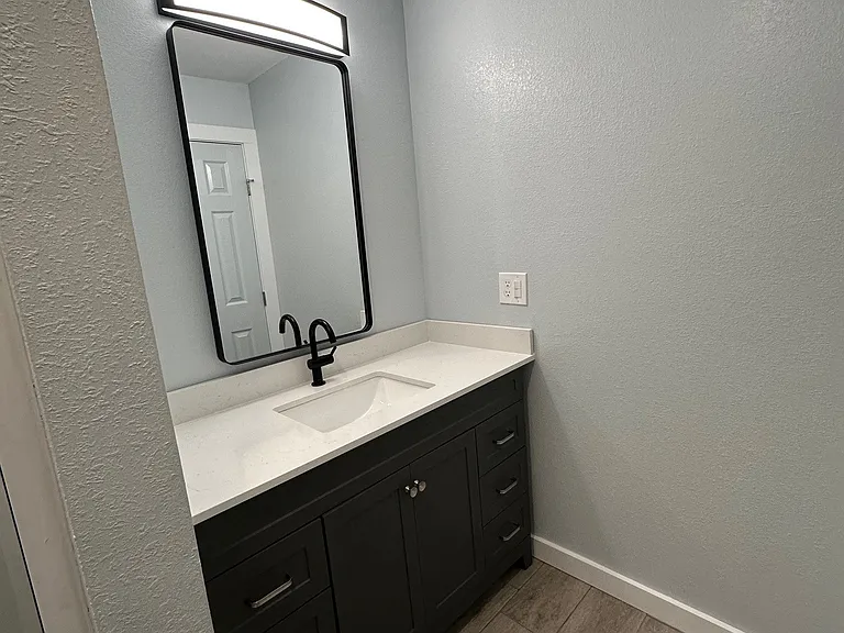 103 N Lovers Ln #A — Photo 15