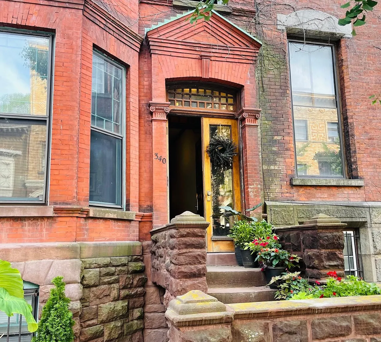 340 State St — Photo 3