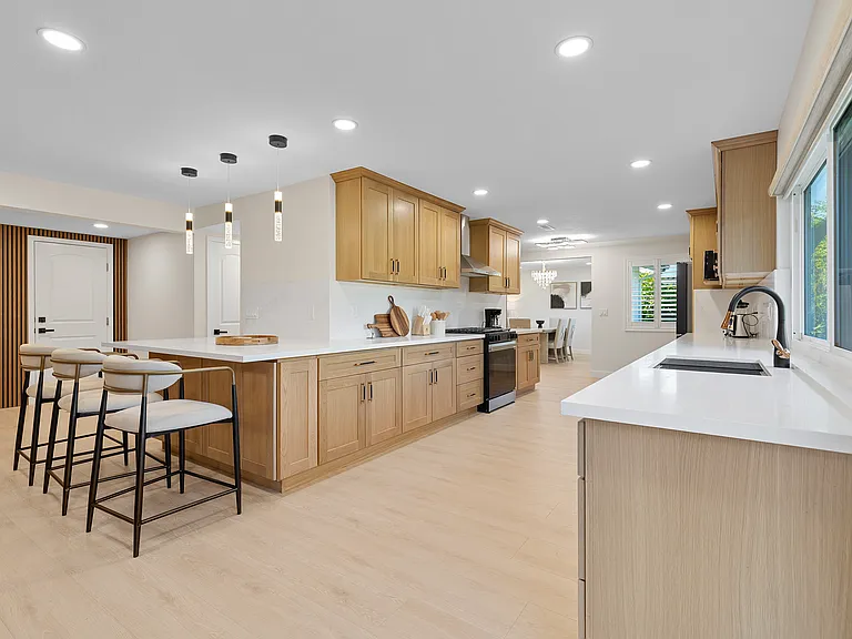 9851 Cloverdale Ave — Photo 39
