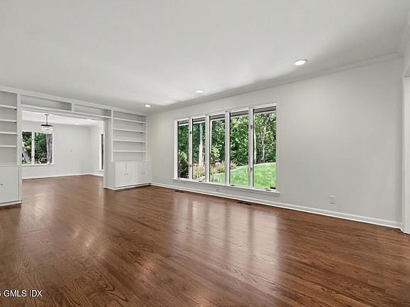 3rd image of 300 Stanwich Rd