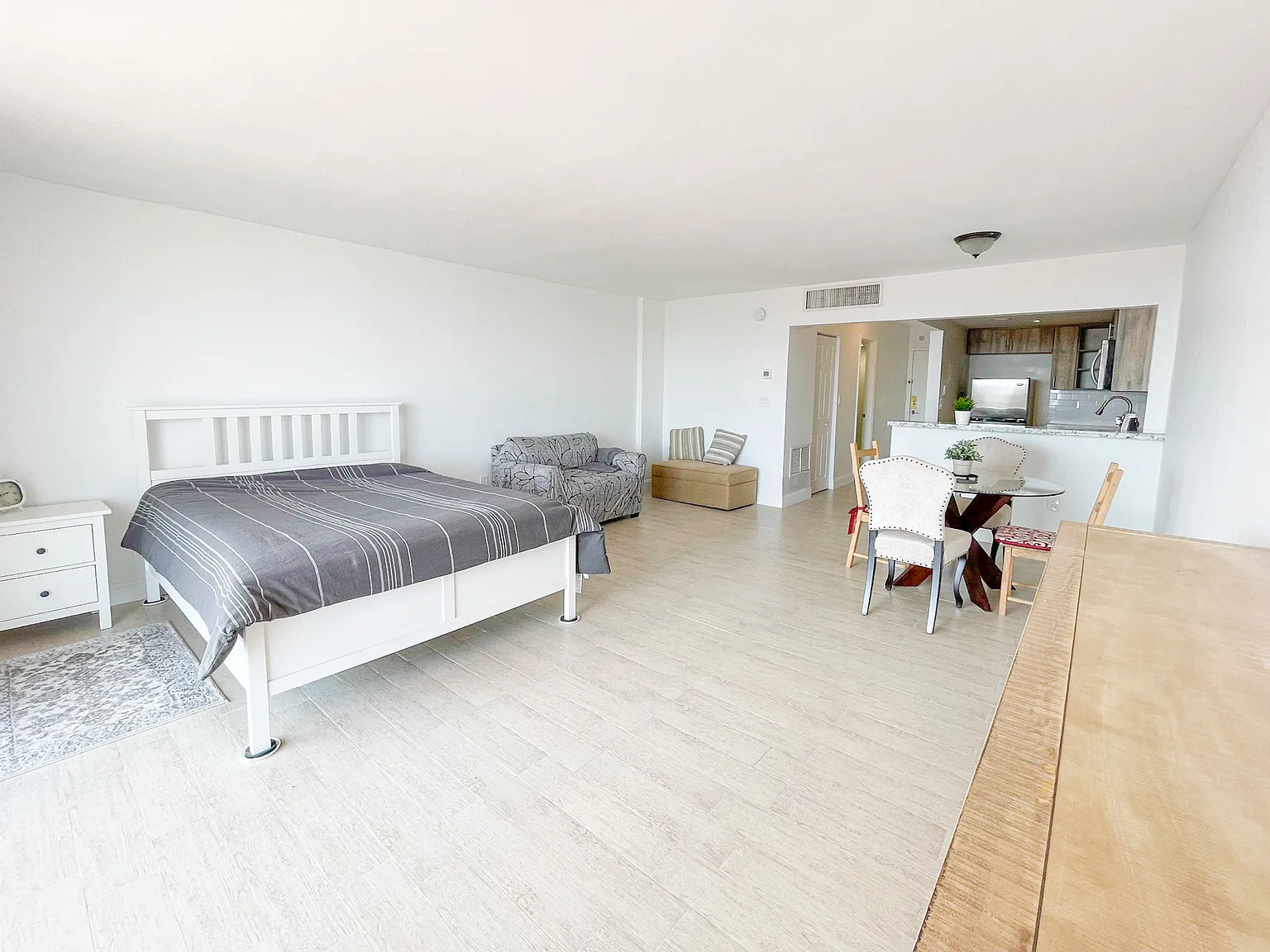Studio, 576 sqft, $1,675 — Photo 3