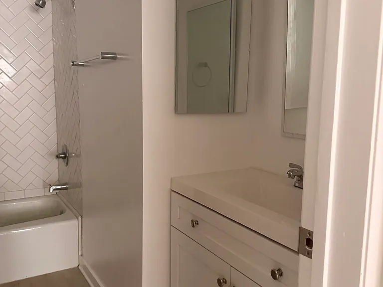 2332 S Bentley Ave #101-A — Photo 9